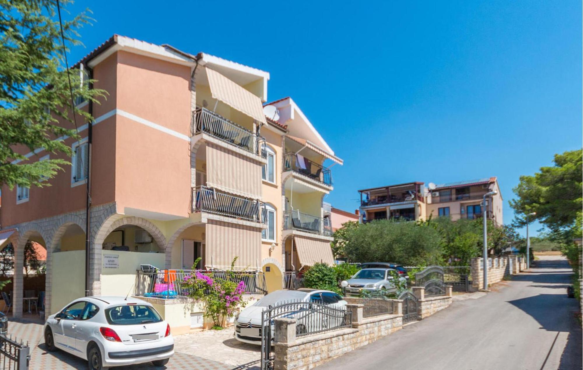 Stunning Apartment In Sveti Filip I Jakov Ngoại thất bức ảnh