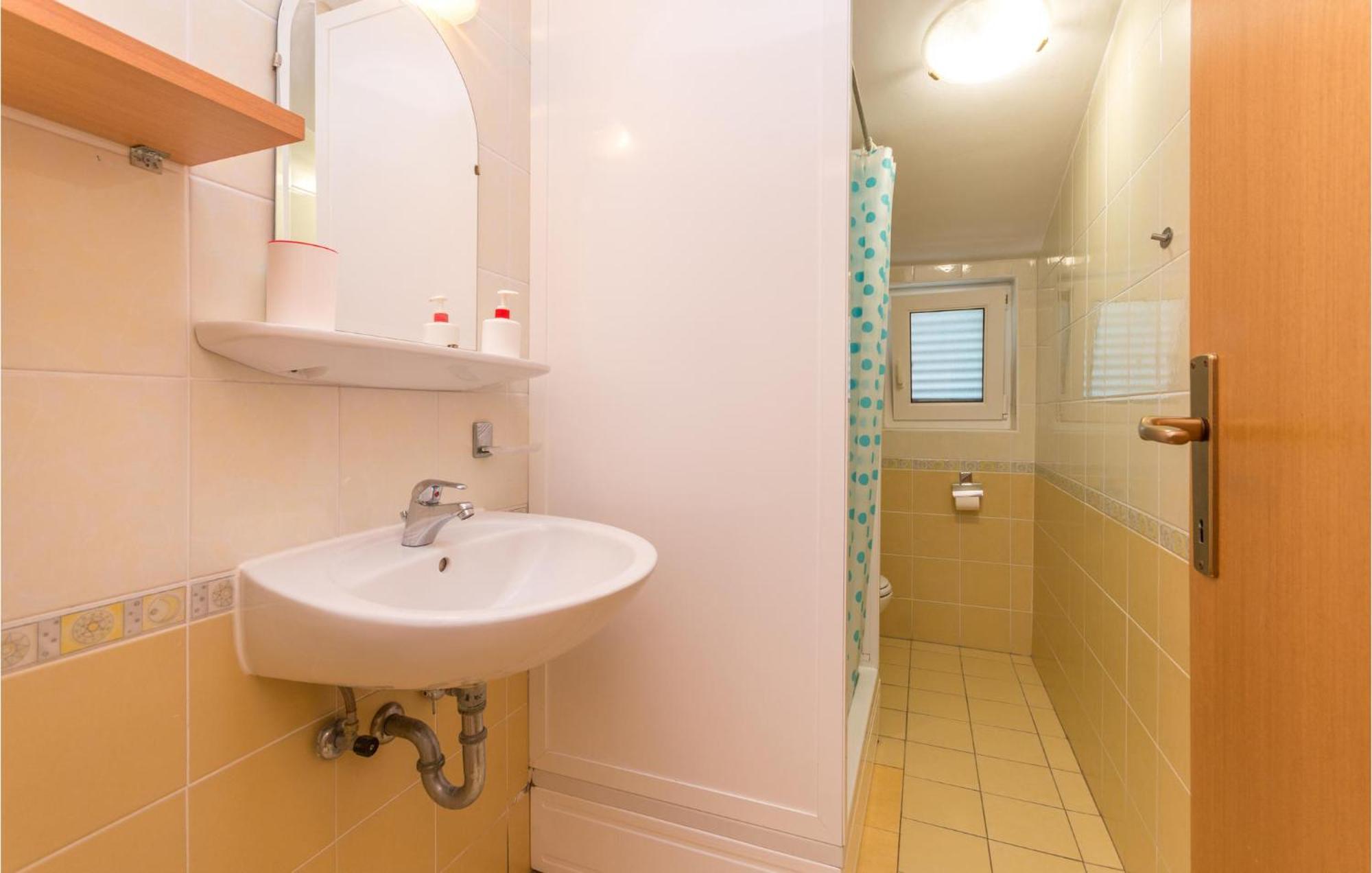 Stunning Apartment In Sveti Filip I Jakov Ngoại thất bức ảnh